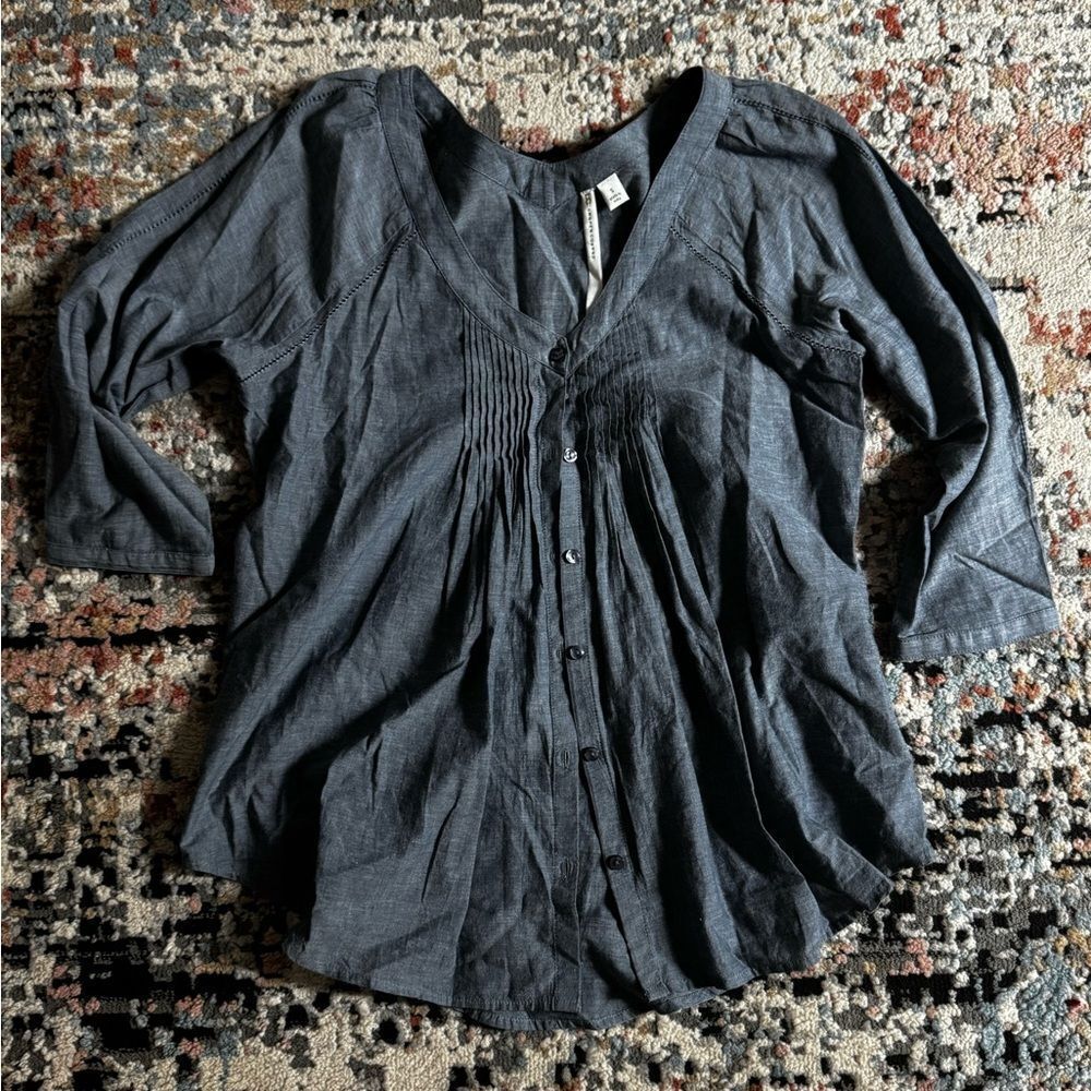 Women's Gray/Blue Button-Up Top